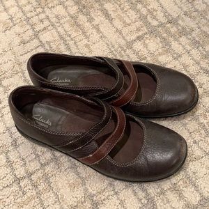 Clarks brown leather Mary Janes
